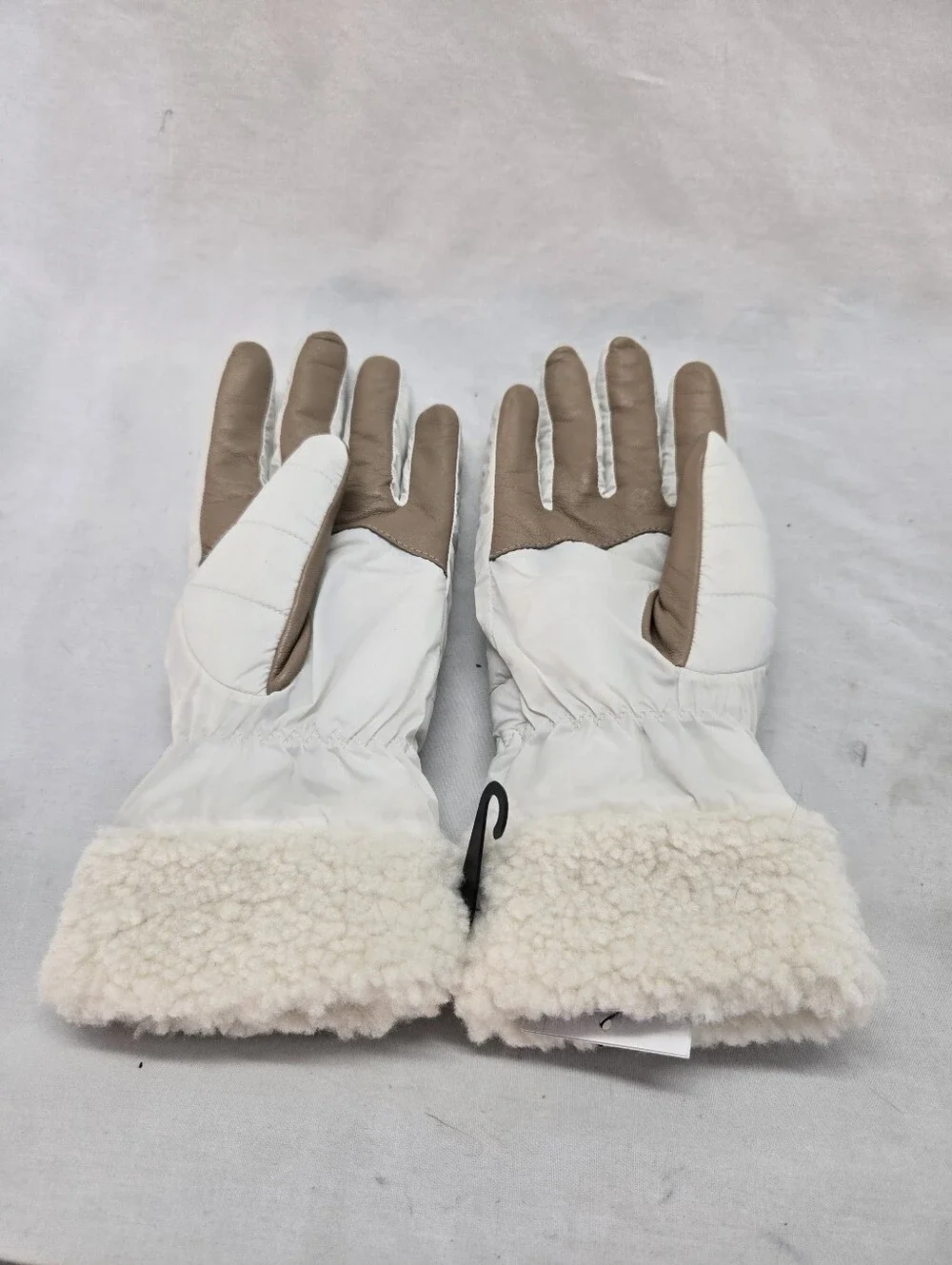 UGG AW UGGfluff Cuff Gloves S/M Nimbus White NWT
